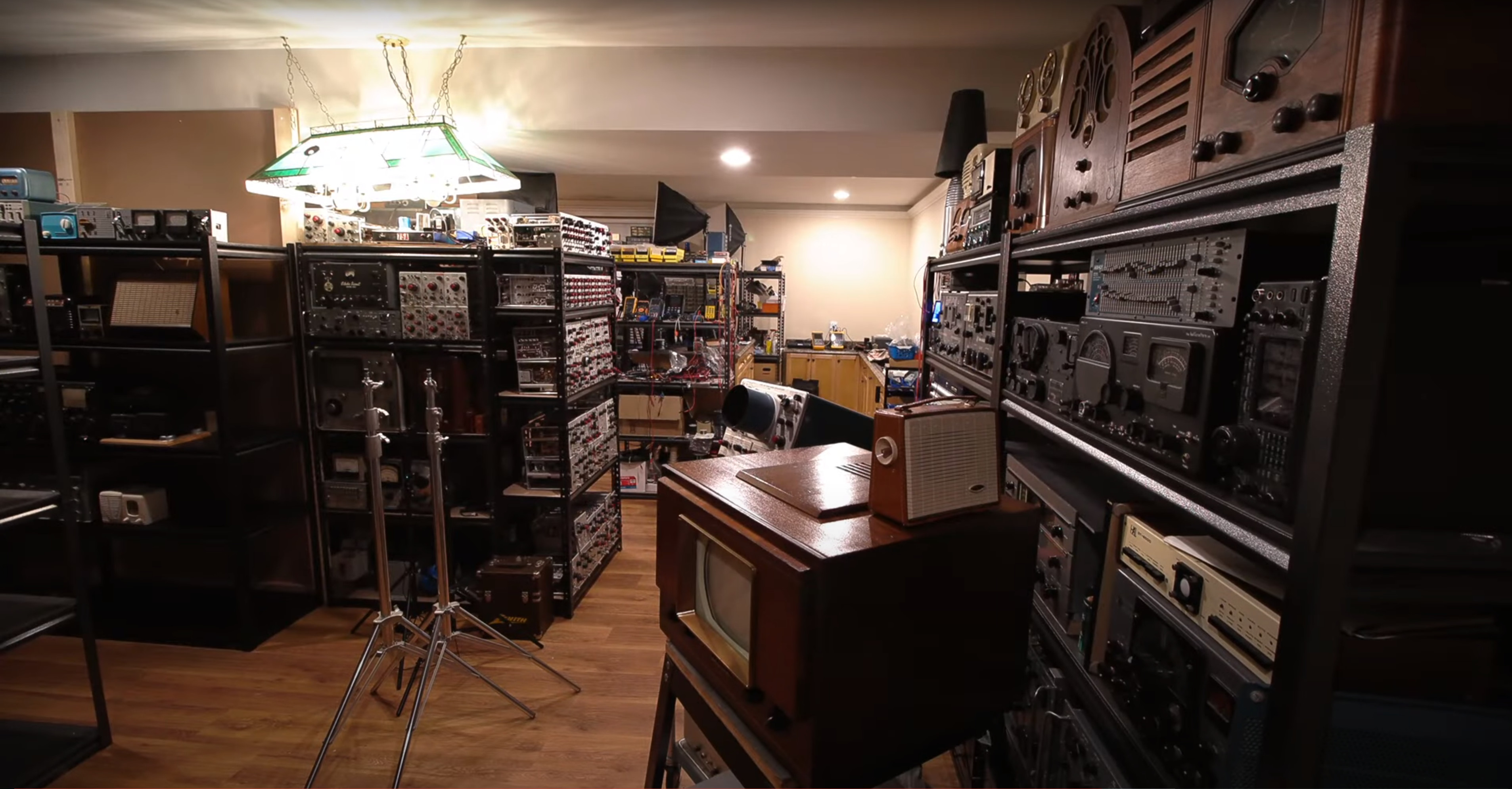 meeting-backgrounds/Mr Carlsons Lab-003.jpg